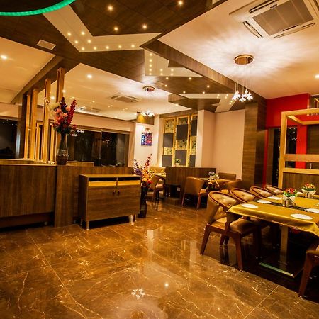 Hotel Prabha Palace Ahmednagar Kültér fotó