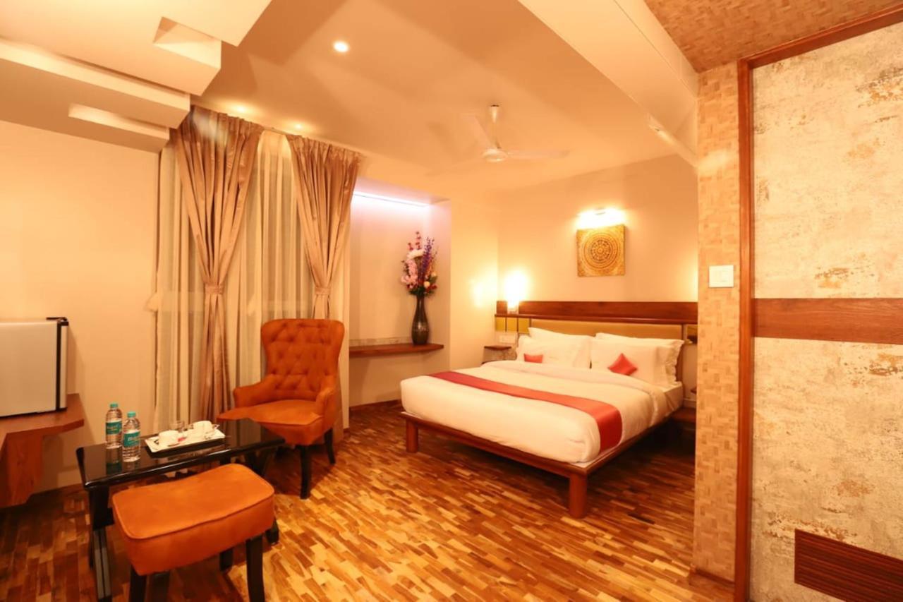 Hotel Prabha Palace Ahmednagar Kültér fotó
