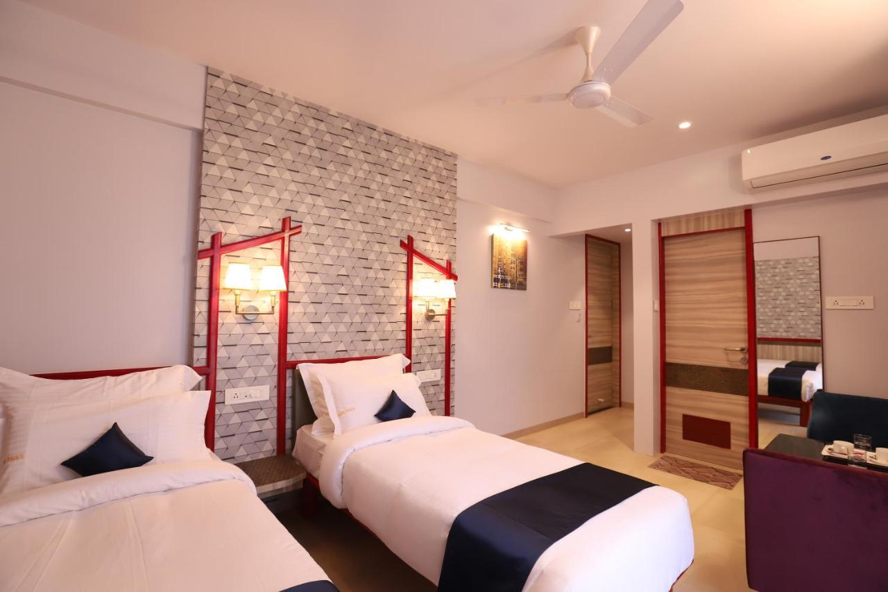 Hotel Prabha Palace Ahmednagar Kültér fotó