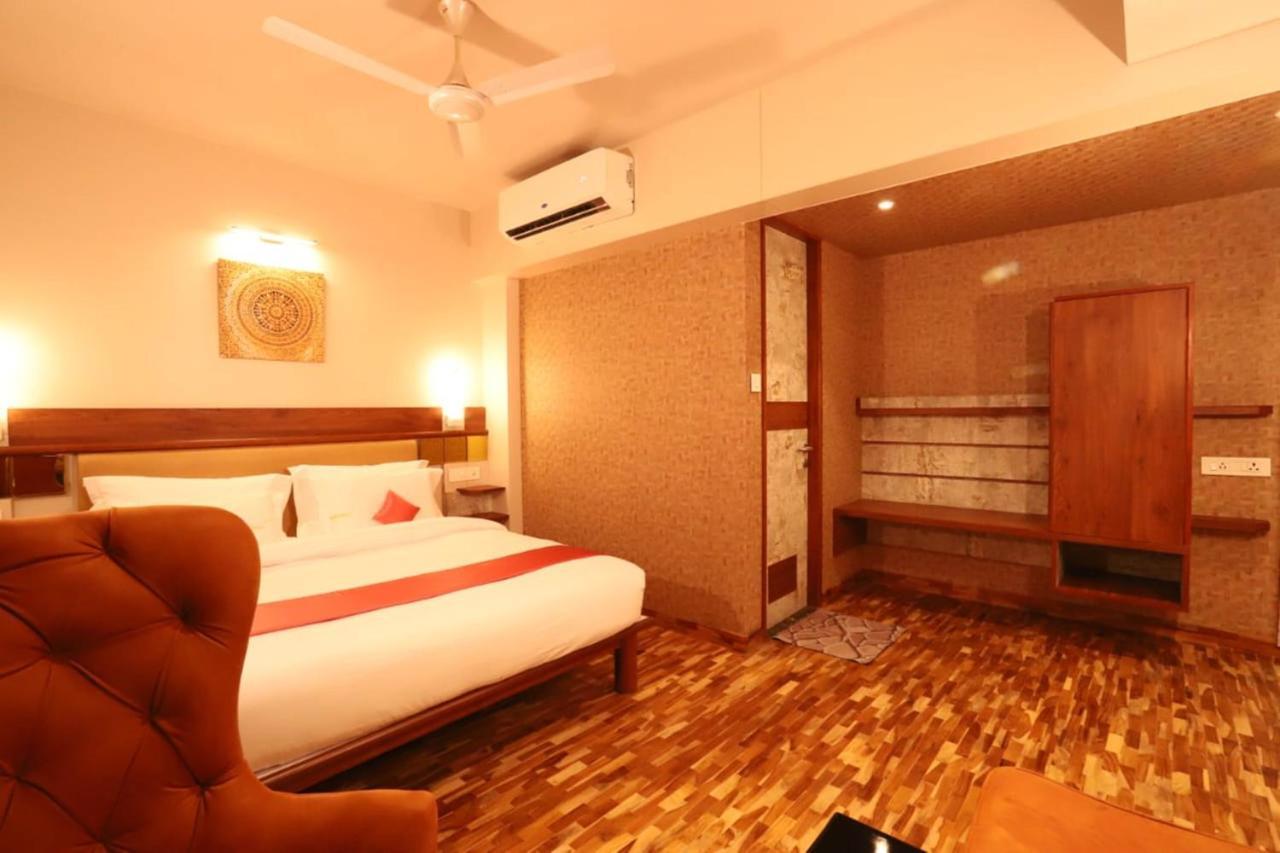 Hotel Prabha Palace Ahmednagar Kültér fotó