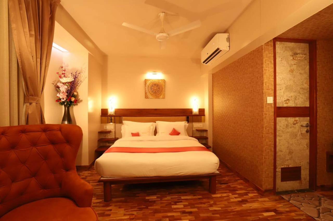 Hotel Prabha Palace Ahmednagar Kültér fotó