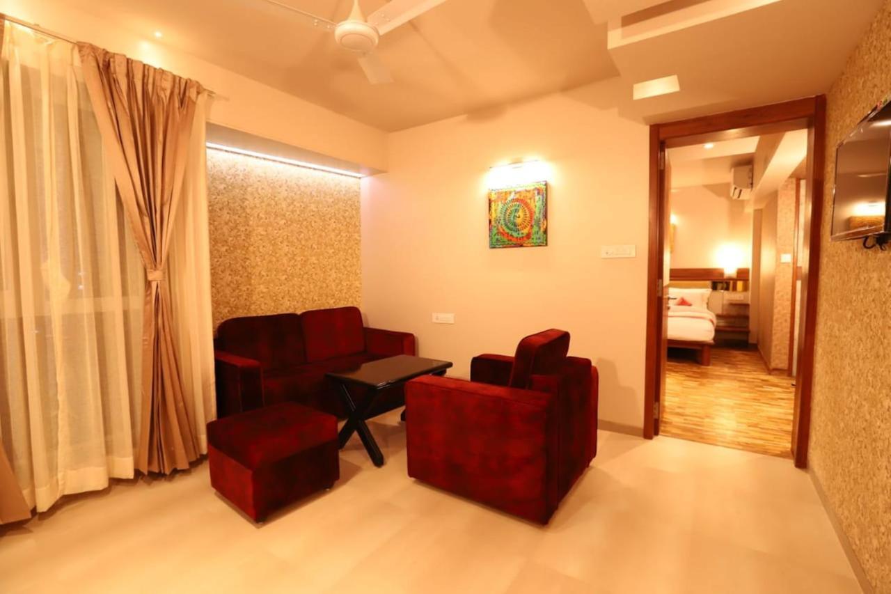 Hotel Prabha Palace Ahmednagar Kültér fotó
