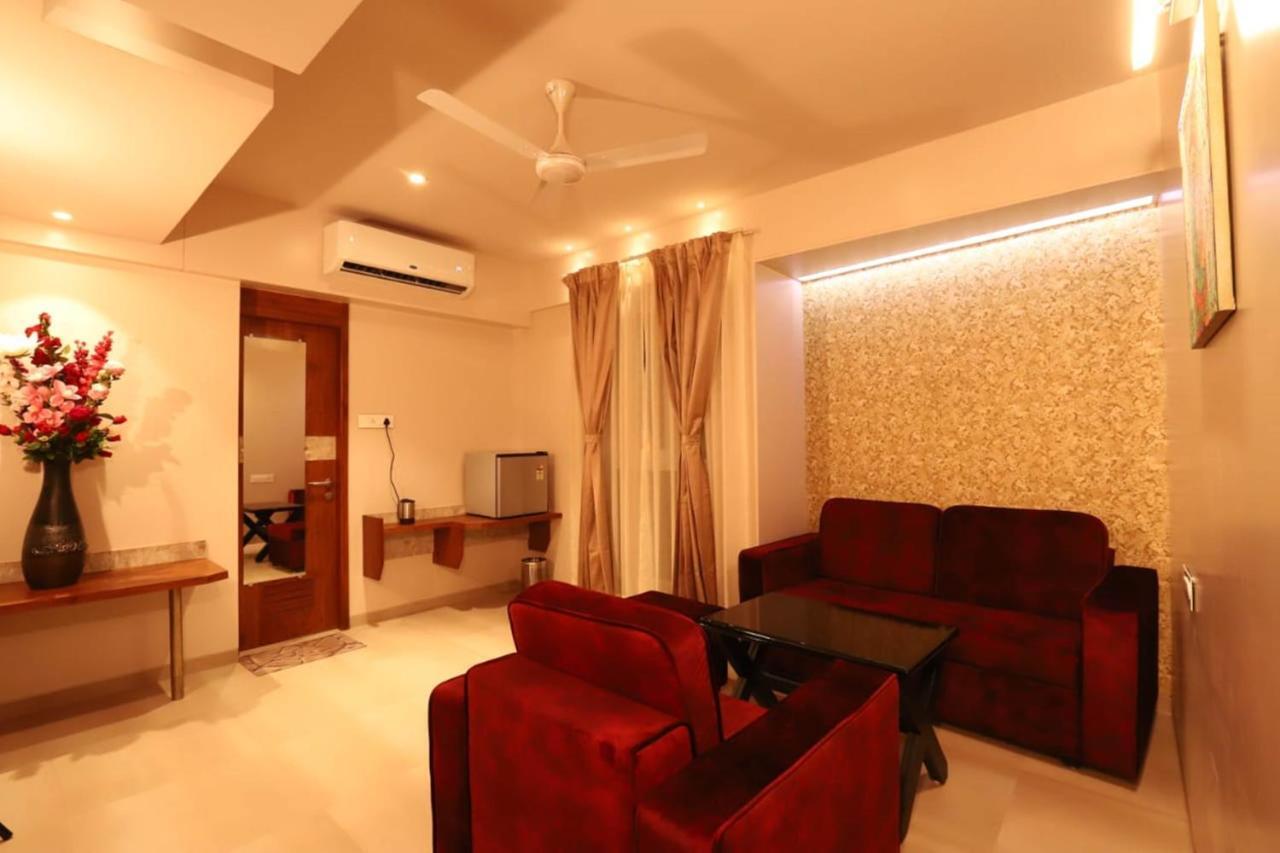 Hotel Prabha Palace Ahmednagar Kültér fotó