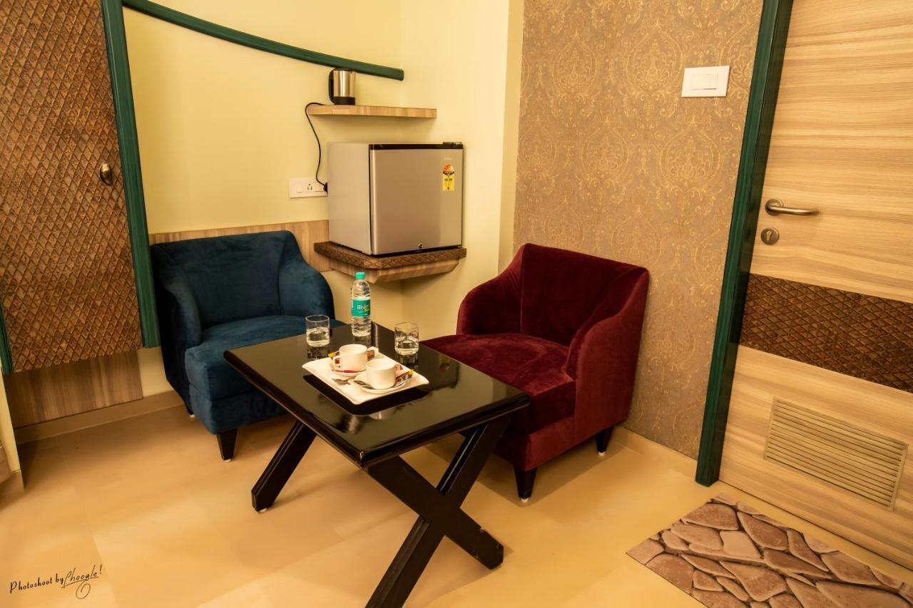 Hotel Prabha Palace Ahmednagar Kültér fotó