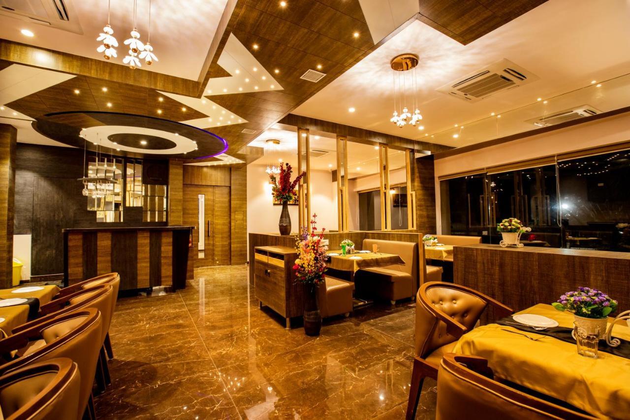 Hotel Prabha Palace Ahmednagar Kültér fotó