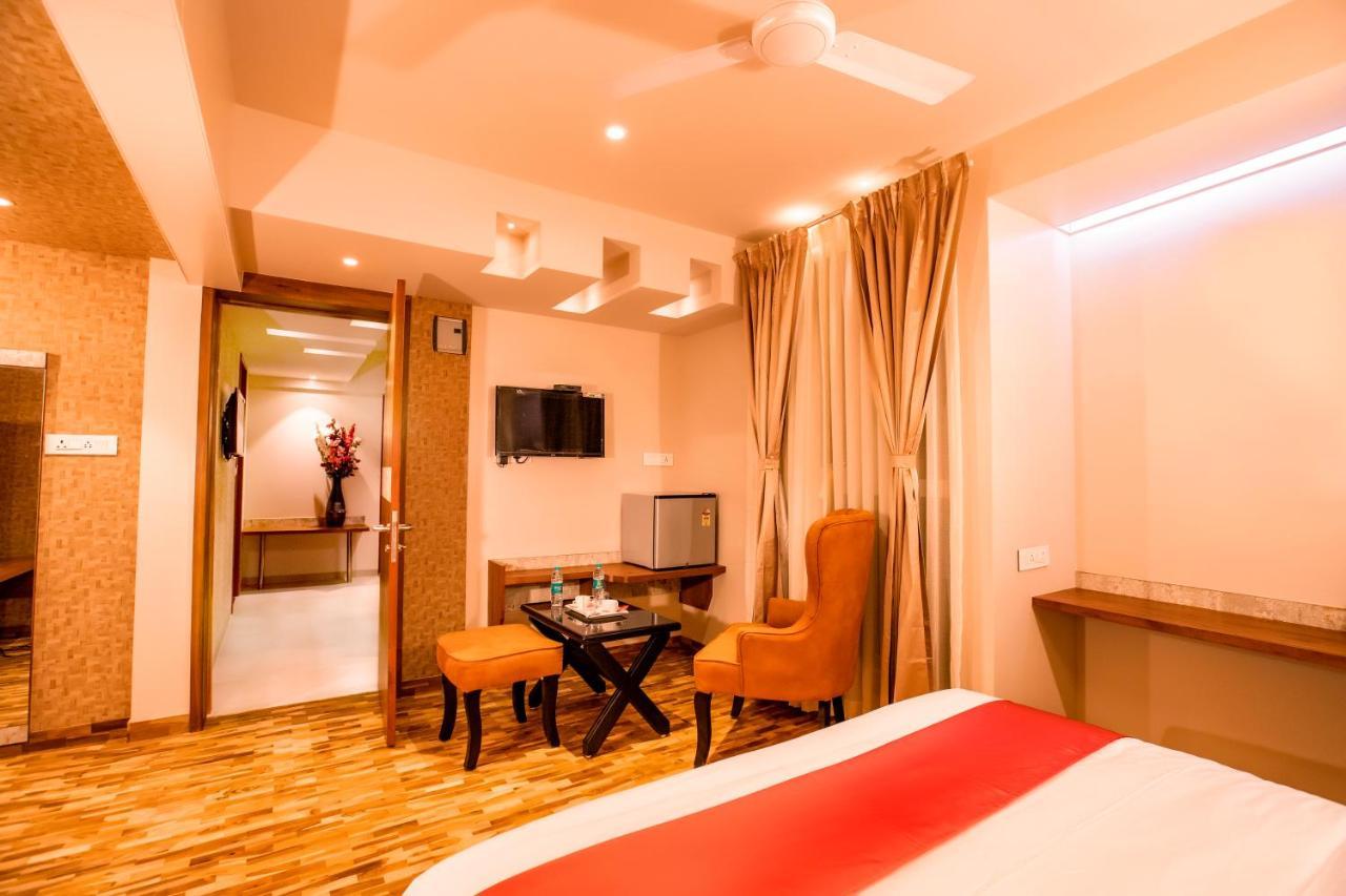 Hotel Prabha Palace Ahmednagar Kültér fotó